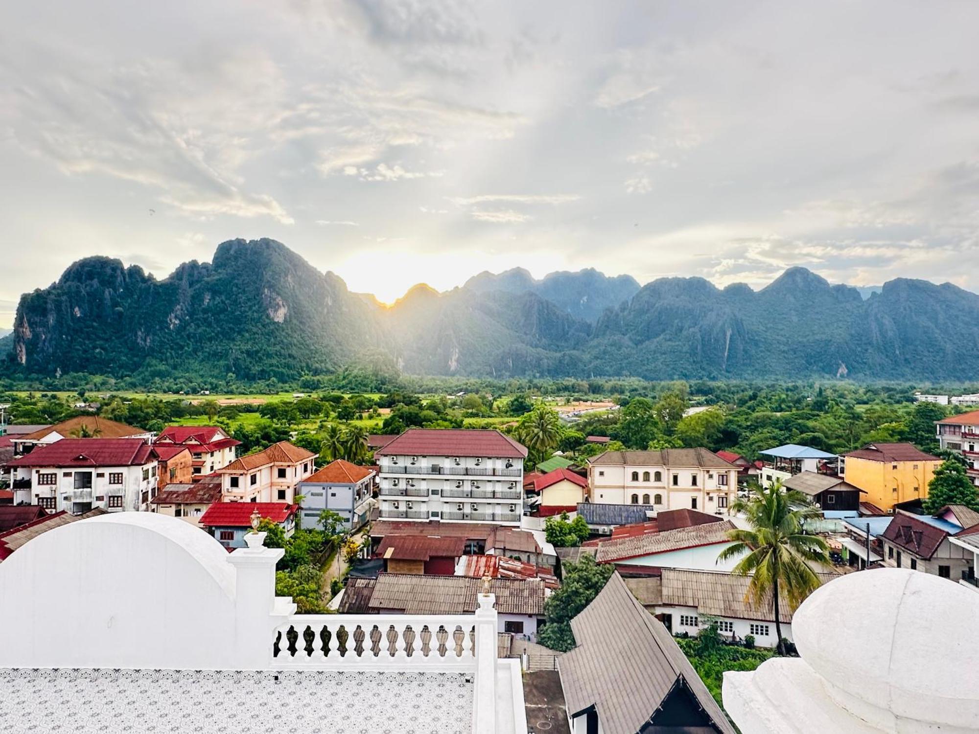 Sky Hotel Vang Vieng Dış mekan fotoğraf