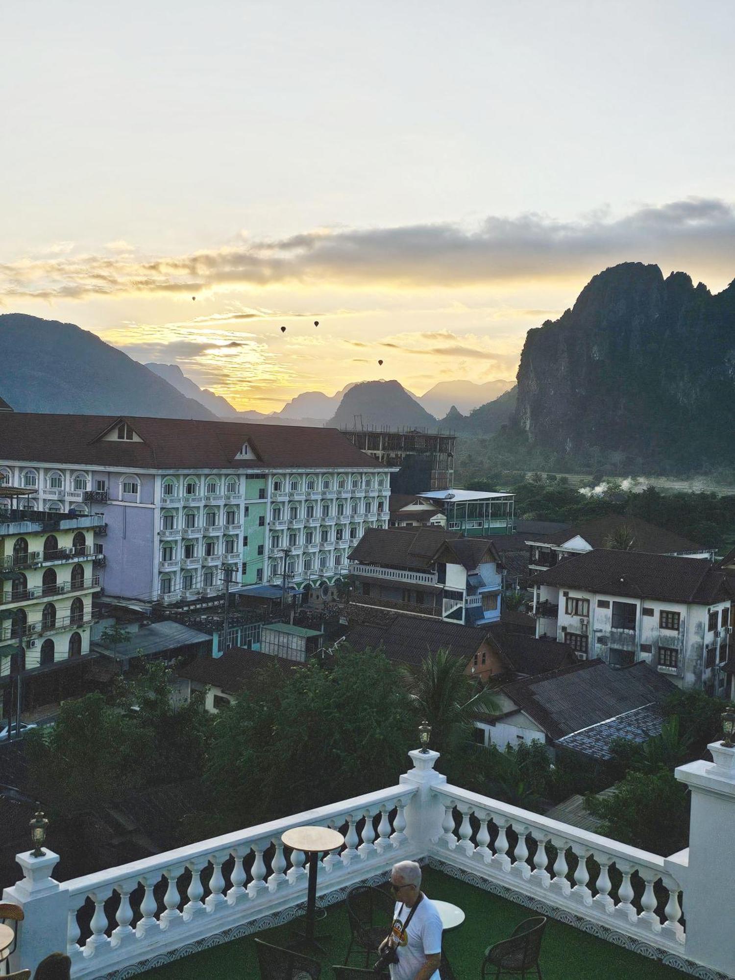 Sky Hotel Vang Vieng Dış mekan fotoğraf